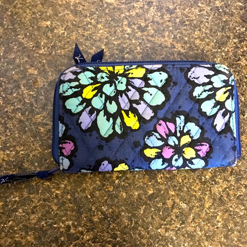 Vera Bradley hand wallet. Wristlet, purse, small.